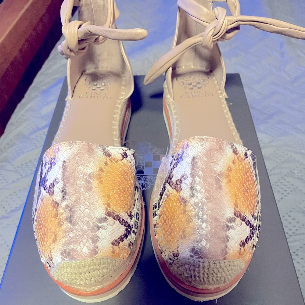 Vince Camuto Binadee size 7.5M Snakeskin
